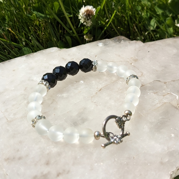 Handmade Faceted Black Onyx and Frosted Quartz Bracelet - Size 7" - Picture 8 of 8